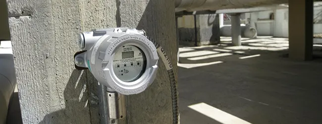 Using Maxima Automation portable gas detector for spot checks in confined space Real-time gas leak detection with portable device – Maxima Automation personal protection equipment